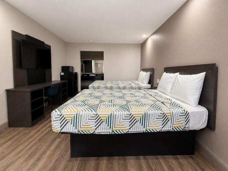 Spanish Trails Inn image