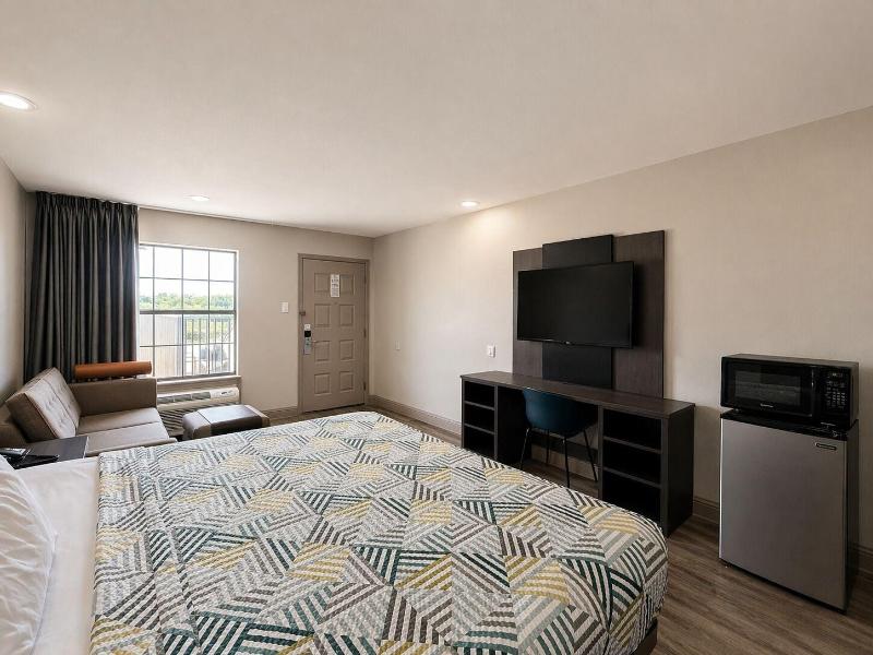 Spanish Trails Inn image