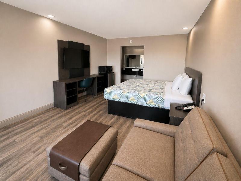 Spanish Trails Inn image