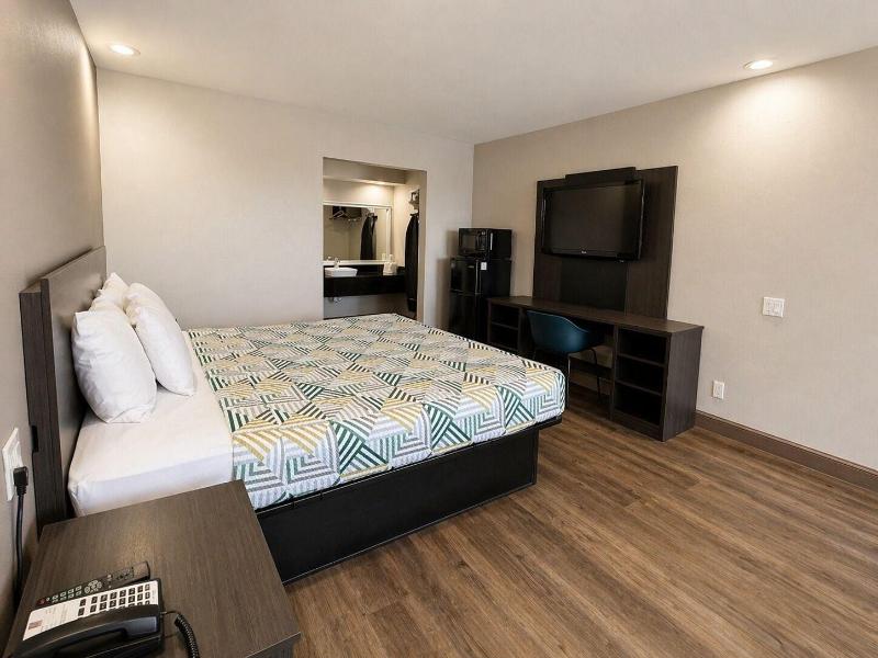 Spanish Trails Inn image