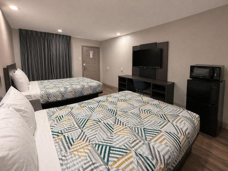 Spanish Trails Inn image