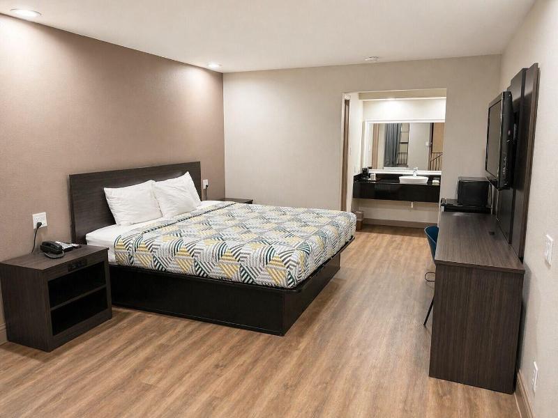 Spanish Trails Inn image