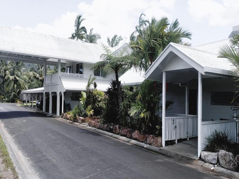 Tully Motel — exterior view