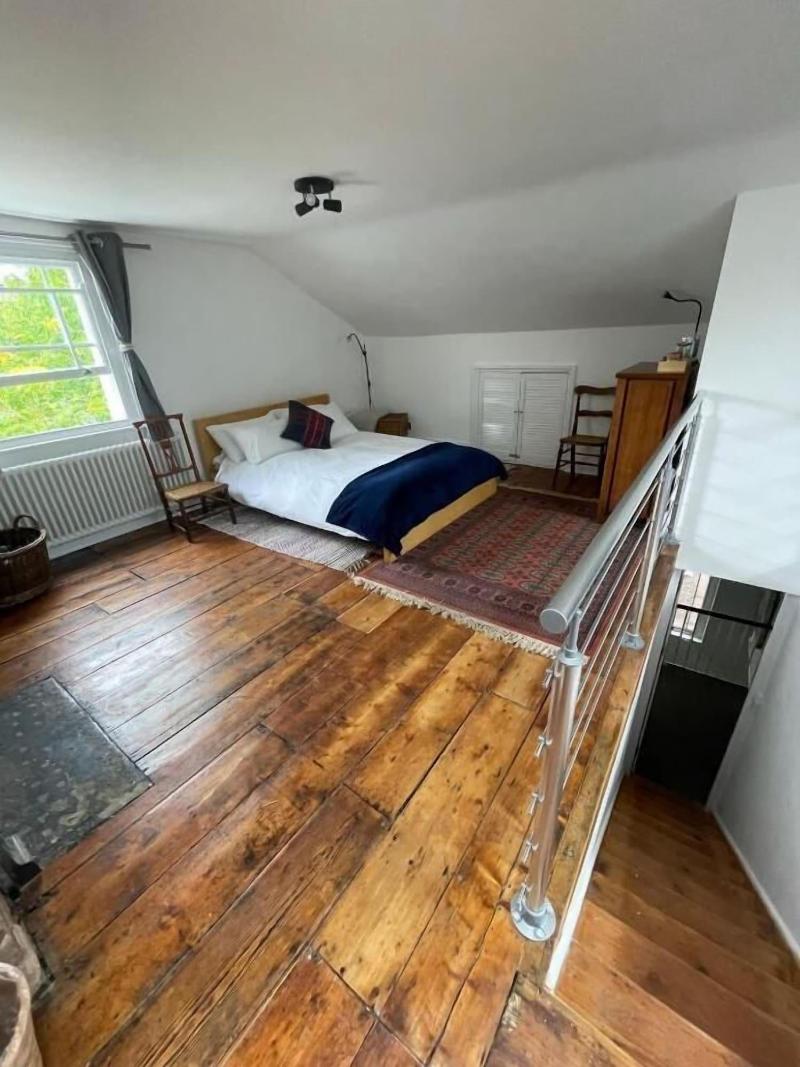 Central Victorian House image