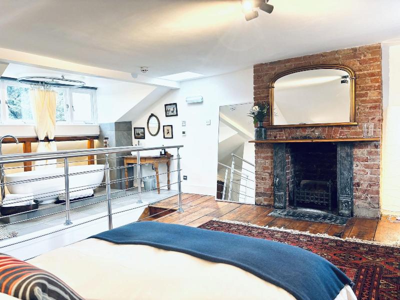 Central Victorian House image