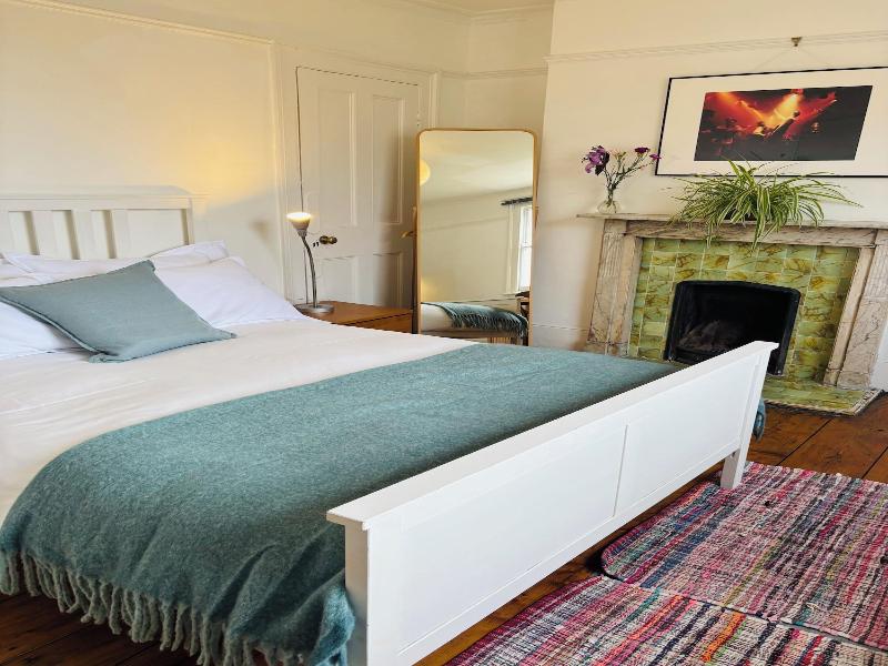 Central Victorian House image