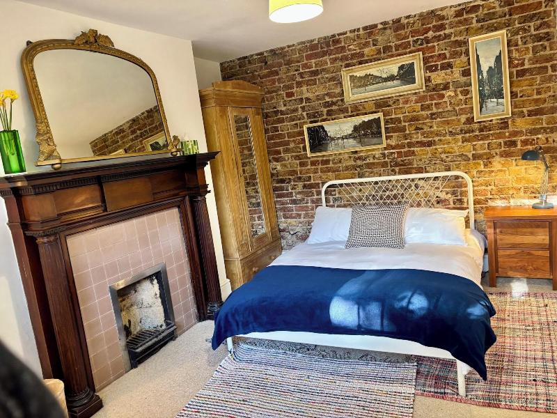 Central Victorian House image