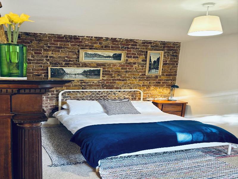Central Victorian House image