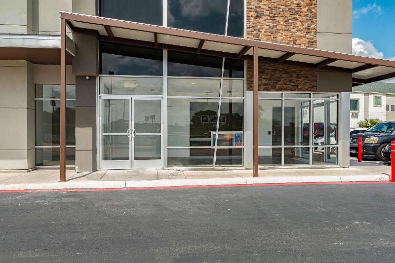 Studio 6 New Braunfels Tx image