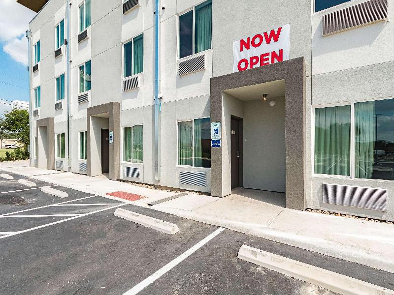Studio 6 New Braunfels Tx image