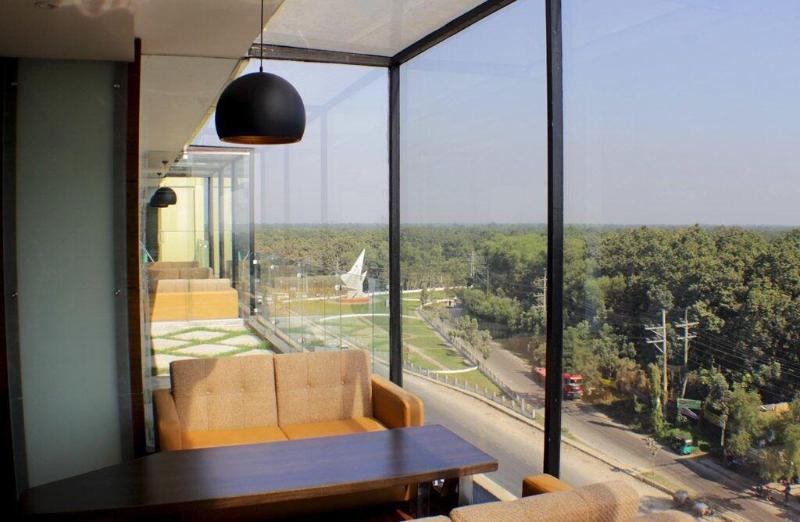 Hotel X — restaurant