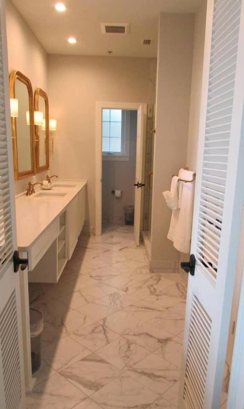 Azaleana Manor image