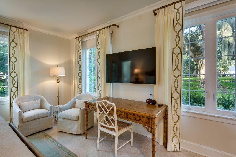 Azaleana Manor image