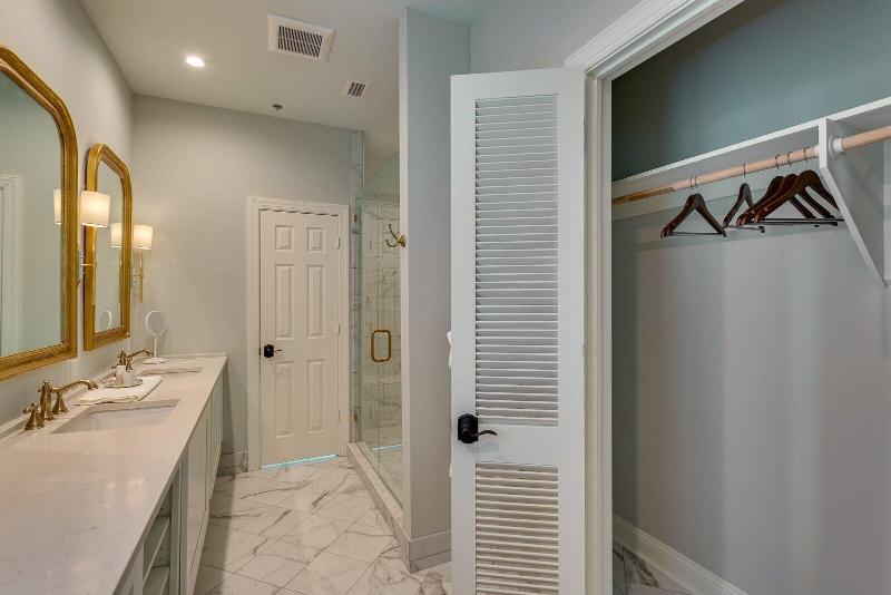 Azaleana Manor image