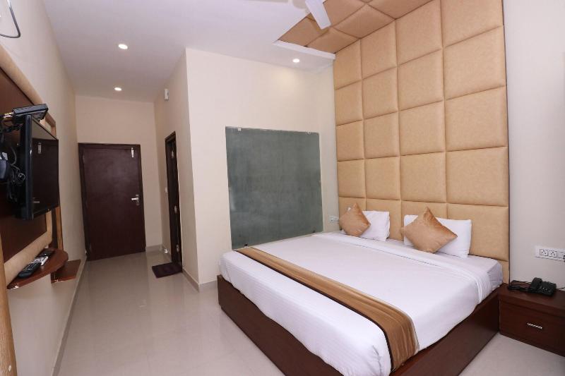 Hotel Dev Ganga image