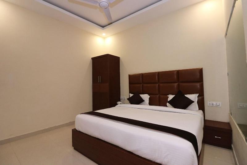 Hotel Dev Ganga image