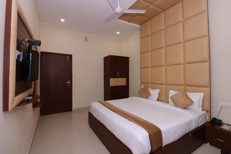 Hotel Dev Ganga image