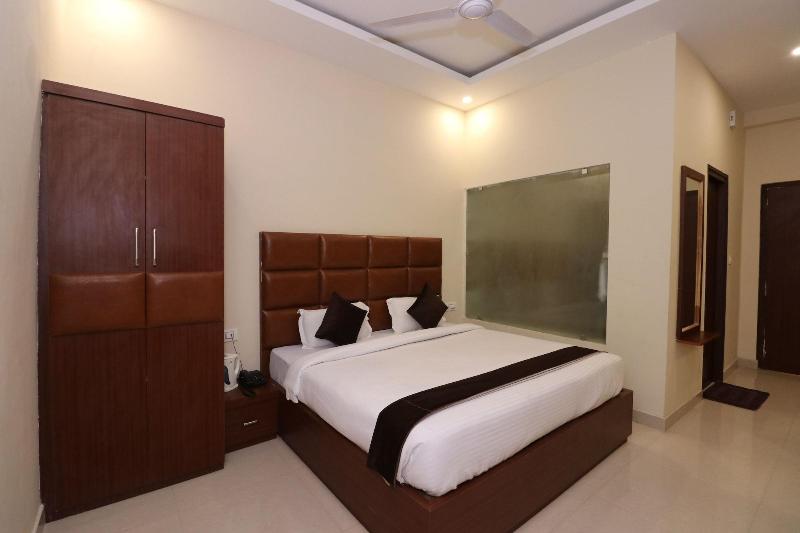 Hotel Dev Ganga image