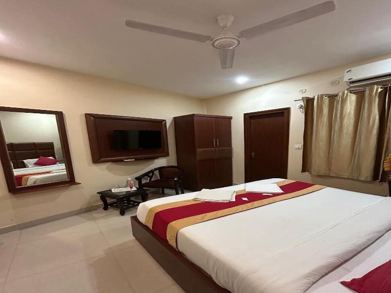 Hotel Dev Ganga image
