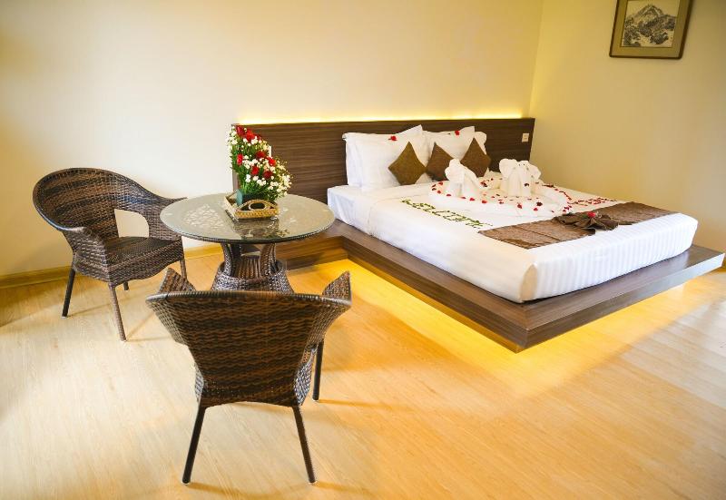 Thazin Palace A Hotel image