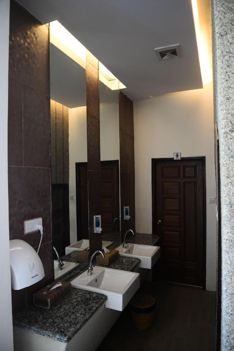 Thazin Palace A Hotel image