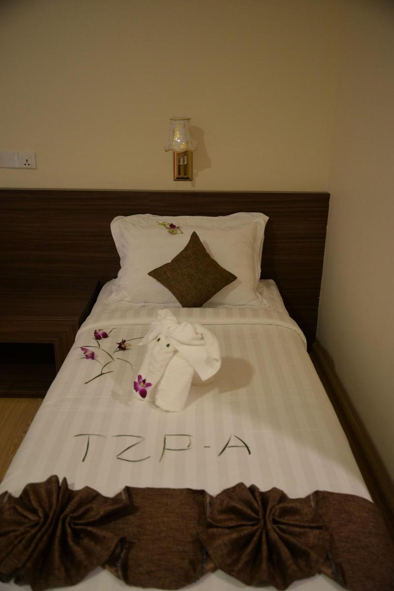 Thazin Palace A Hotel image