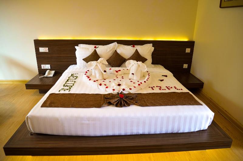 Thazin Palace A Hotel image