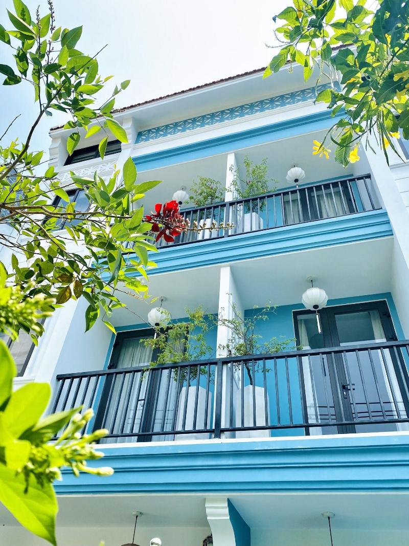 Grand Holiday Villa image
