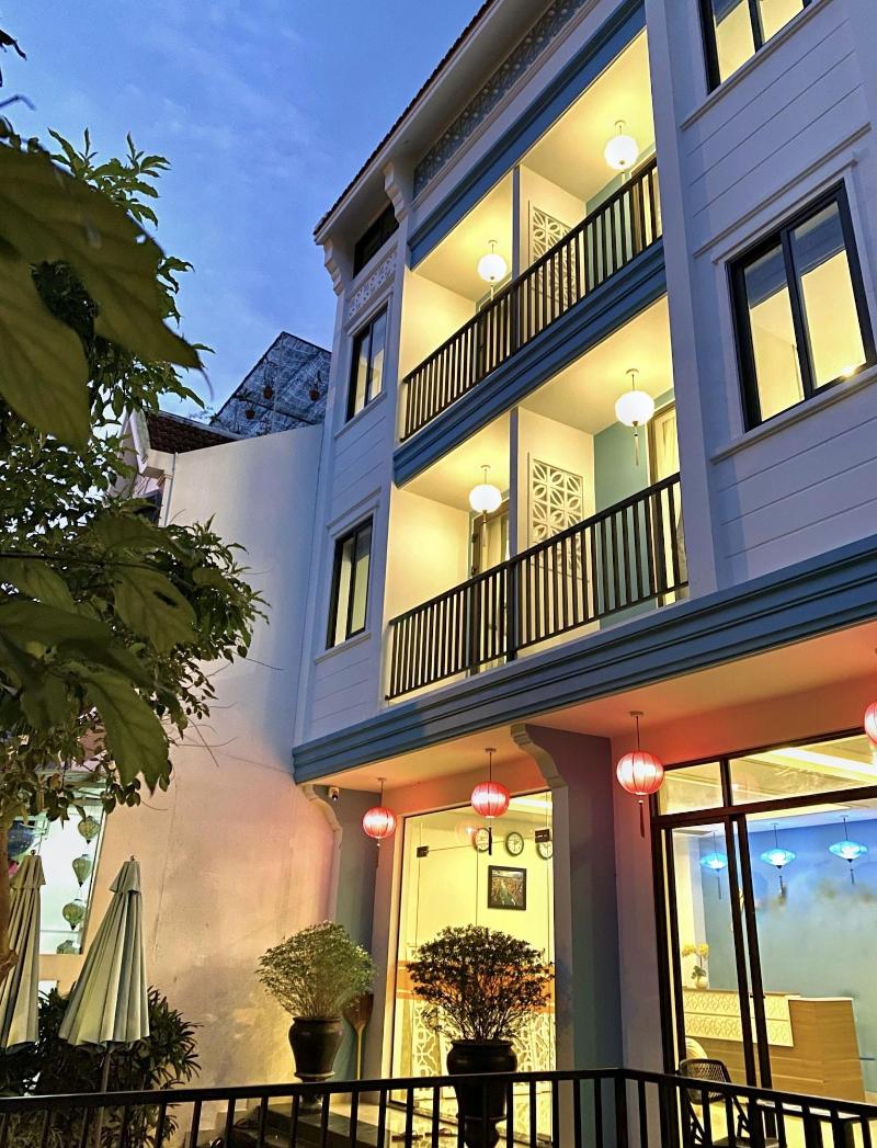 Grand Holiday Villa image