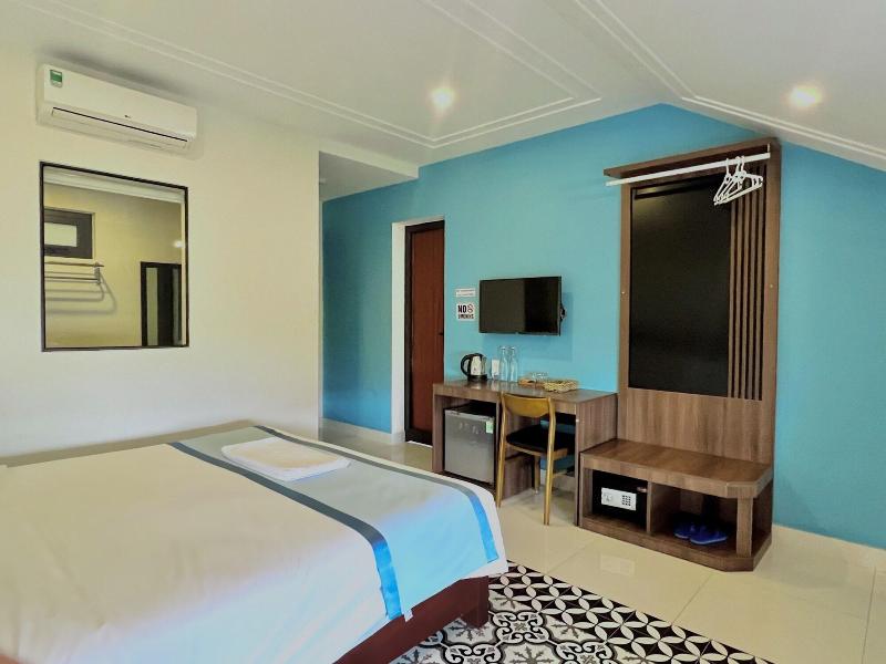 Grand Holiday Villa image