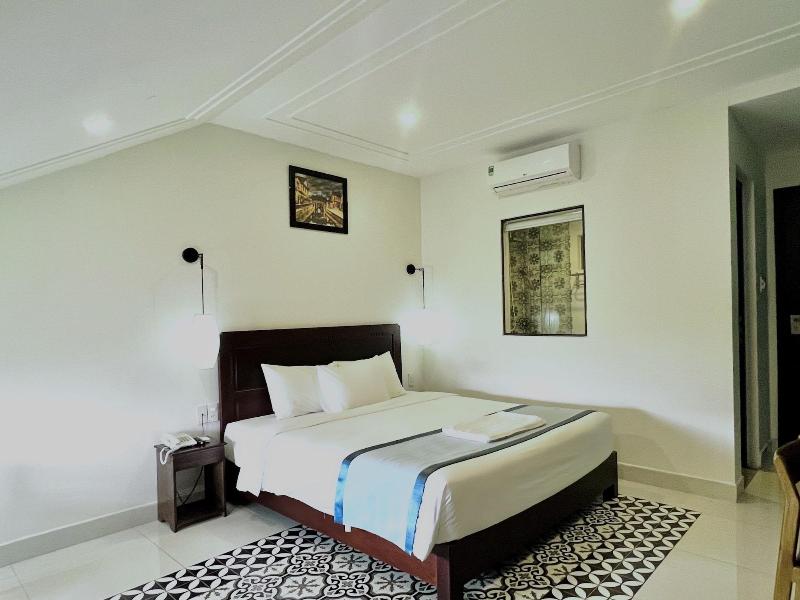 Grand Holiday Villa image