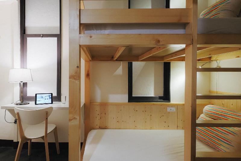 A Shin Tainan Hostel image