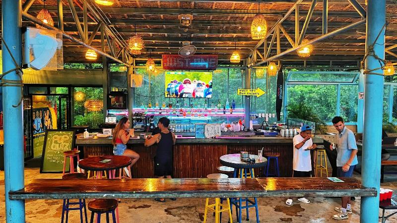 Outpost Hostel Coron Adults Only