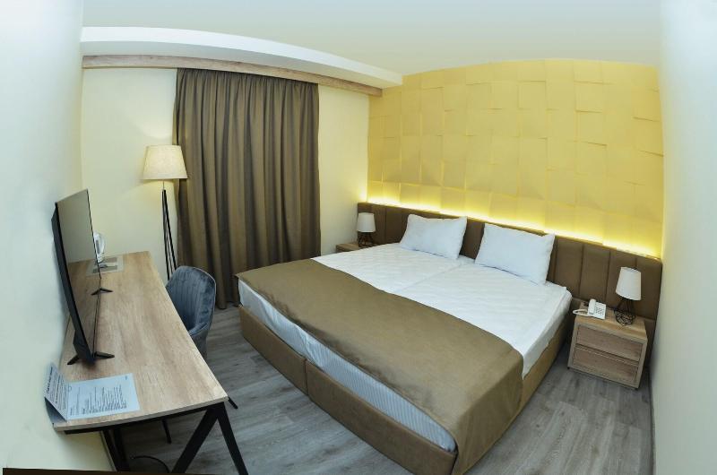 Mandarin Hotel image
