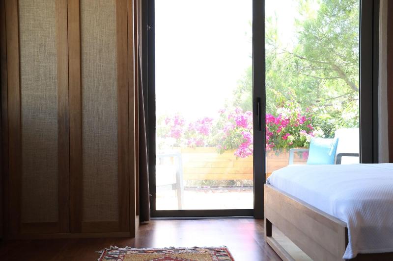 Life Butiq Hotel image