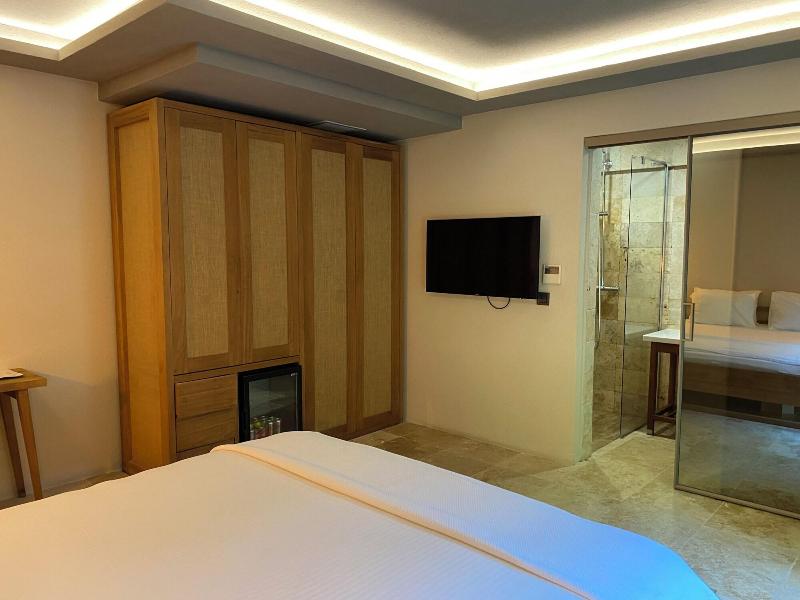 Life Butiq Hotel image