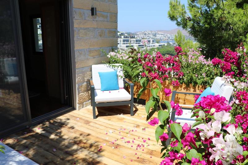 Life Butiq Hotel image