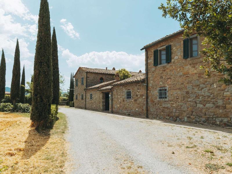 Rustic Farmhouse In Cortona With Swimming Pool — photo 3