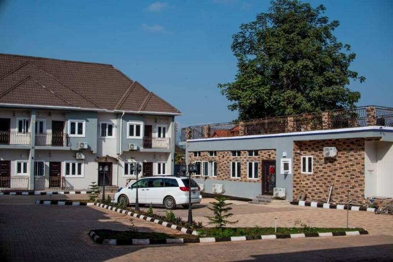 Ekulu Apartments