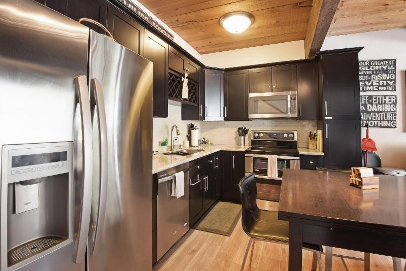 Alpine Manor Retreat image