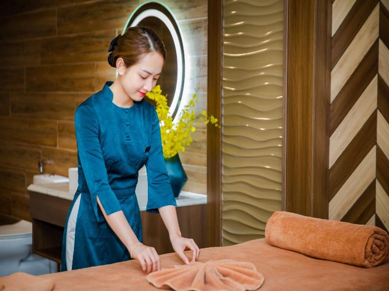 Muong Thanh Luxury Ha Long Centre Hotel image