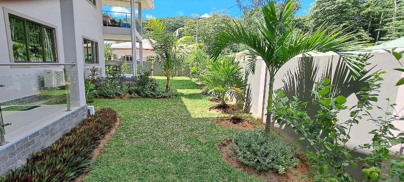 Palm Holiday Apartments image