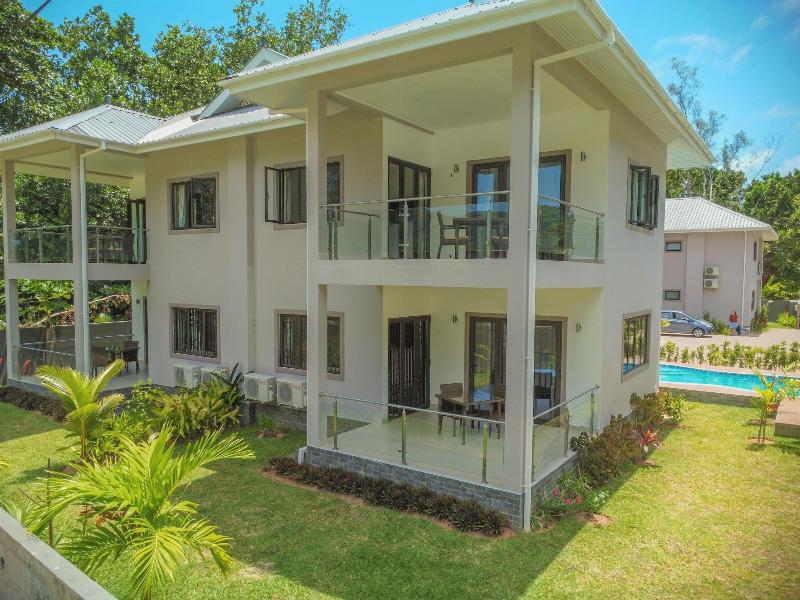 Palm Holiday Apartments image