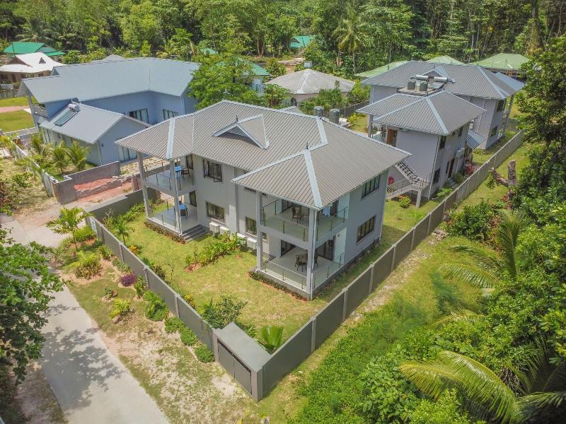 Palm Holiday Apartments image