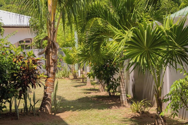 Palm Holiday Apartments image