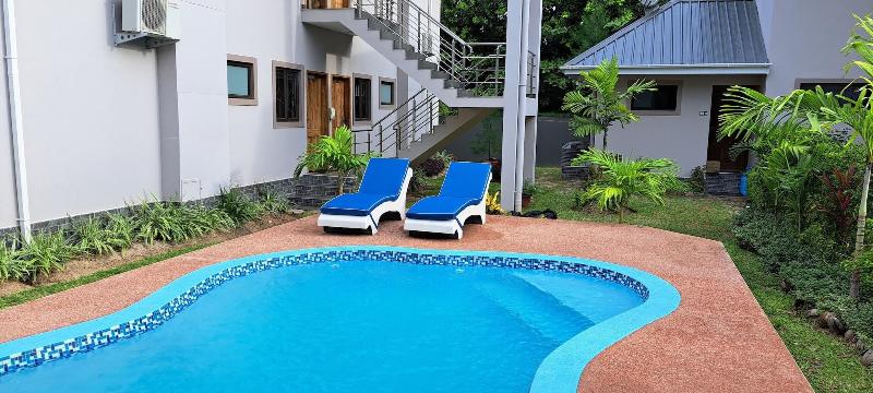 Palm Holiday Apartments image