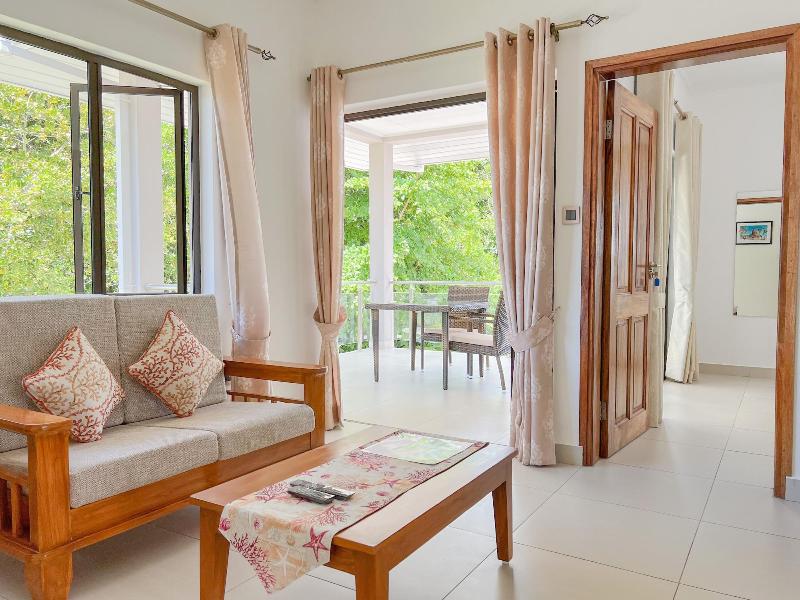 Palm Holiday Apartments image