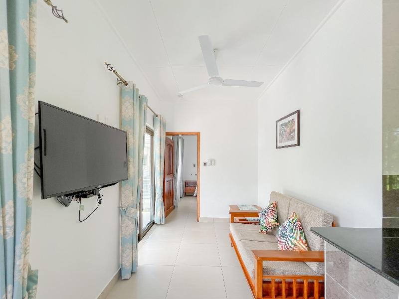 Palm Holiday Apartments image