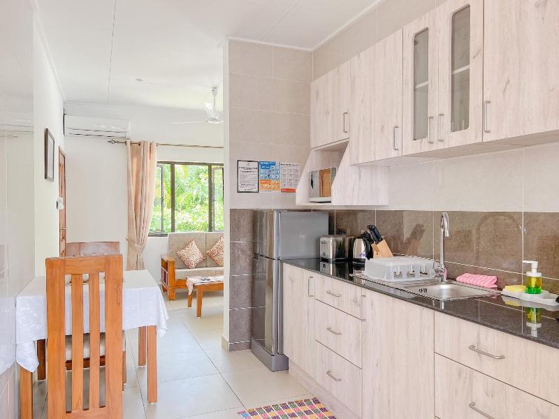 Palm Holiday Apartments image