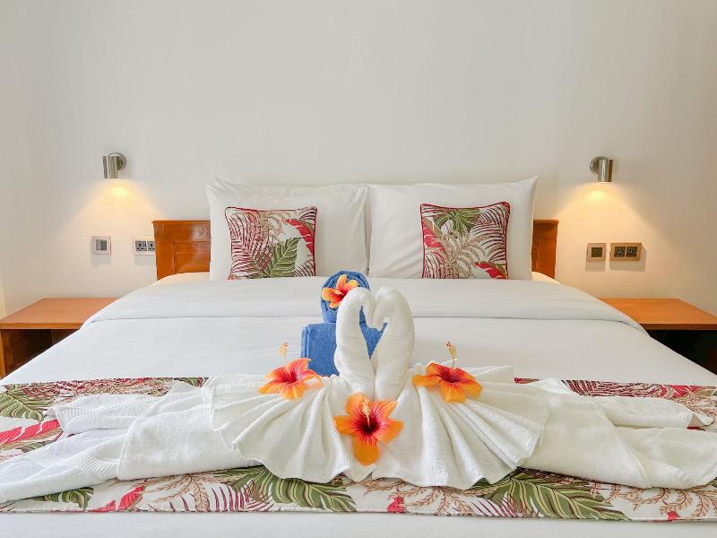 Palm Holiday Apartments image